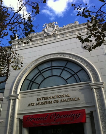 美国国际艺术馆成文化新地标　开馆后参观人潮如织 第2张