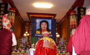 佛菩萨以甘露和连珠炮雷恭迎《多杰羌佛第三世》宝书