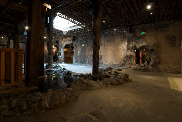 美国国际艺术馆成文化新地标　开馆后参观人潮如织 第4张