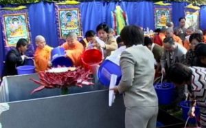 胜义浴佛法会   七支圣境眼前现　证量取水真浴佛