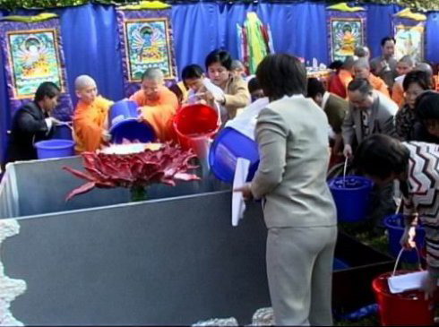 胜义浴佛法会   七支圣境眼前现　证量取水真浴佛 第1张