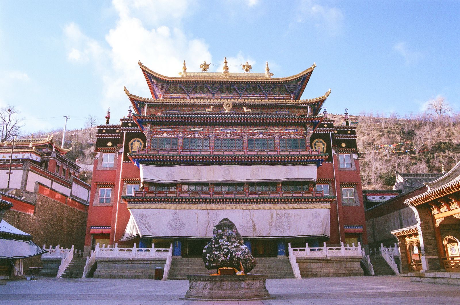 宗喀巴大师出生地塔尔寺致函恭贺南无第三世多杰羌佛 第1张