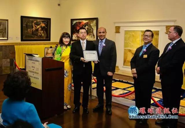 「名画家鱼展厅」亮相洛杉矶 填补北美水墨画展空白 第12张