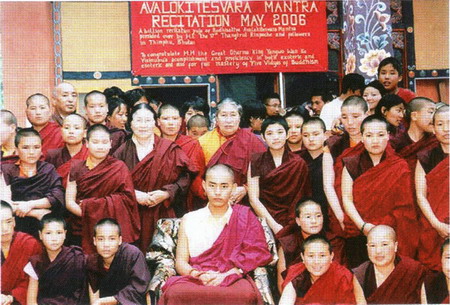 第十六世唐东迦波法王恭贺礼赞南无第三世多杰羌佛 第2张