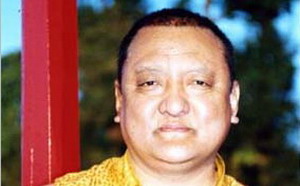 第十四世夏玛巴仁波且恭贺南无第三世多杰羌佛