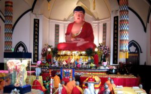 是佛陀为华藏寺开光沐浴，这仅仅是看见佛光吗？