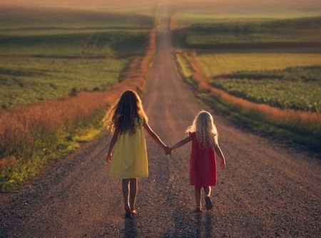 两个乳气活鲜的小孙女，竟成了六旬奶奶的学佛良缘