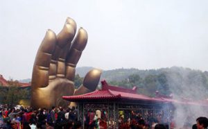 你是这样烧香拜佛的人吗？