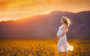 坚守的母爱：45岁大妈意外怀孕，不顾丈夫威逼坚决生下二胎